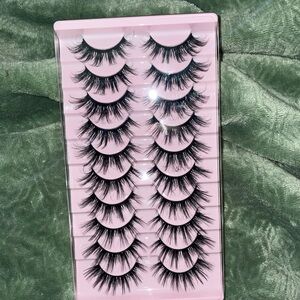SOLD Black Fluttery Lashes Voluminous Wispy